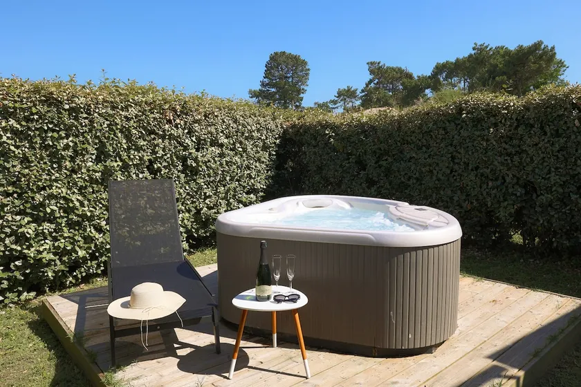Terrace and Jacuzzi Suite (from 02.14 to 10.31) - Image 1