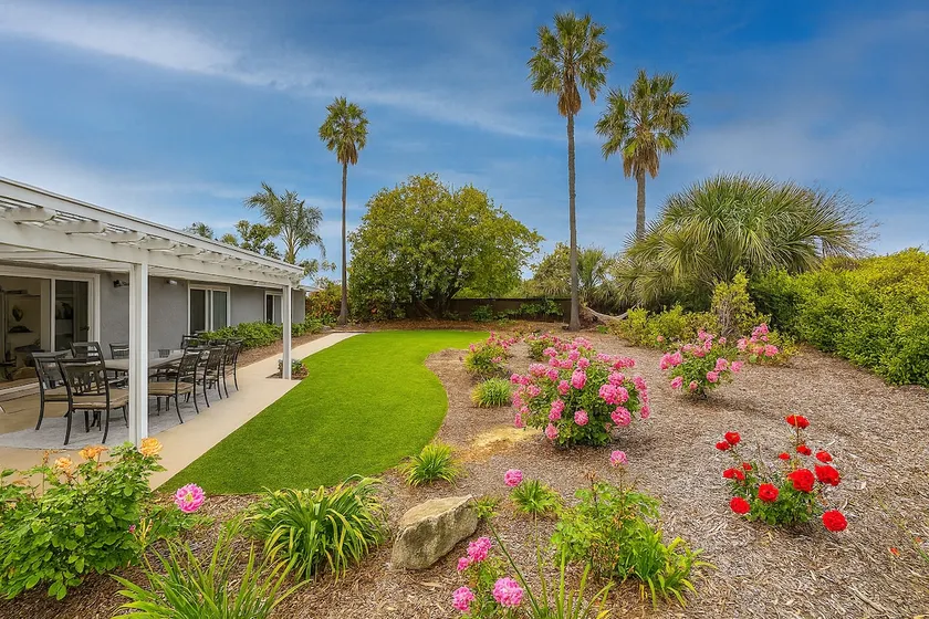 Coastal Garden Retreat w/70’s Playhouse - Image 1
