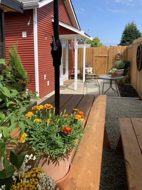 Village Laneway Hideaway - Image 1