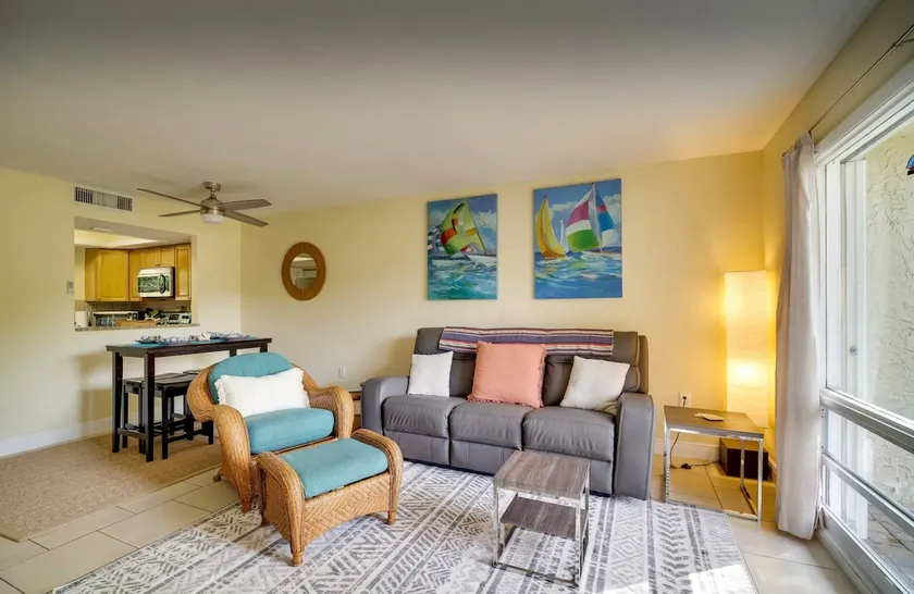 Island getaway near the beach - Image 1