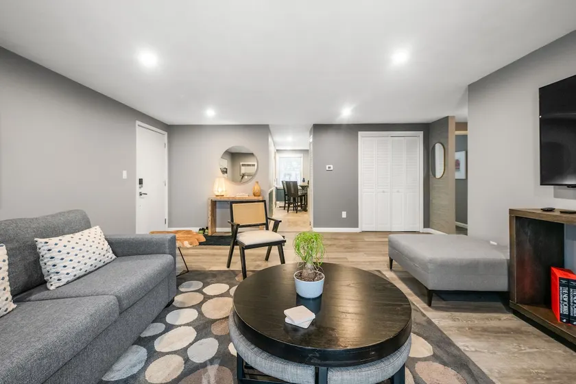 King of the Hill! Gracious 2BR, Dazzling Design! - Image 1