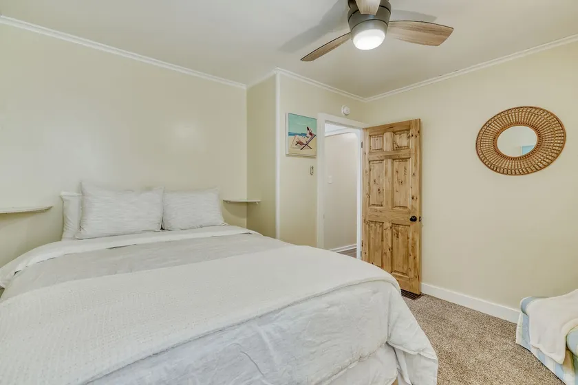 Seabreeze Lakeside Getaway - Image 1
