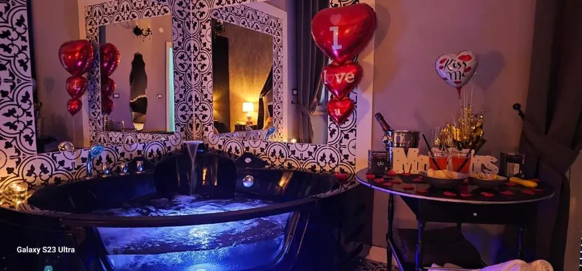 Love Nest with Jacuzzi and Terrace on the Port - Image 1