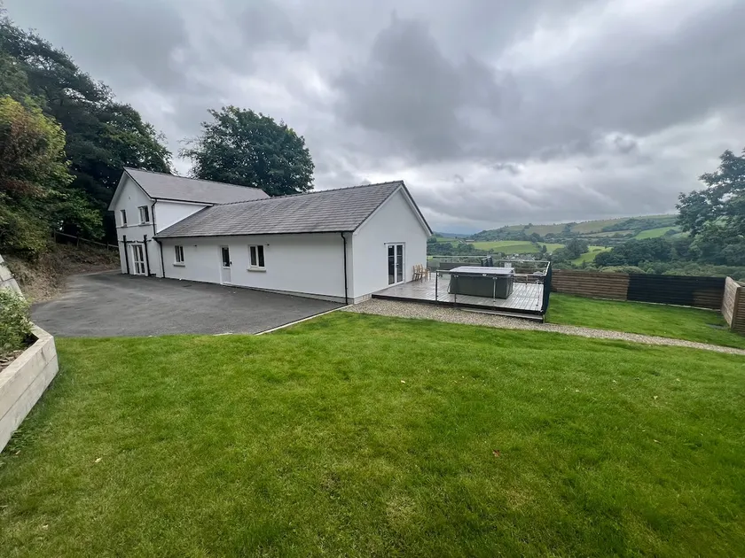 Llwynblyfyn - Image 1
