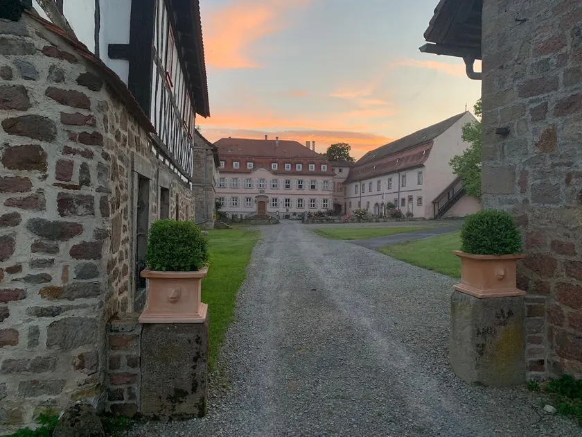 Lakeside apartment on historic castle courtyard - Image 1