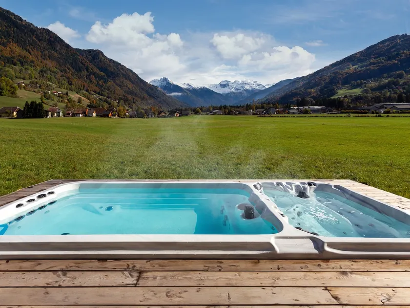 Jacuzzi, pool and breathtaking alpine views - Image 1