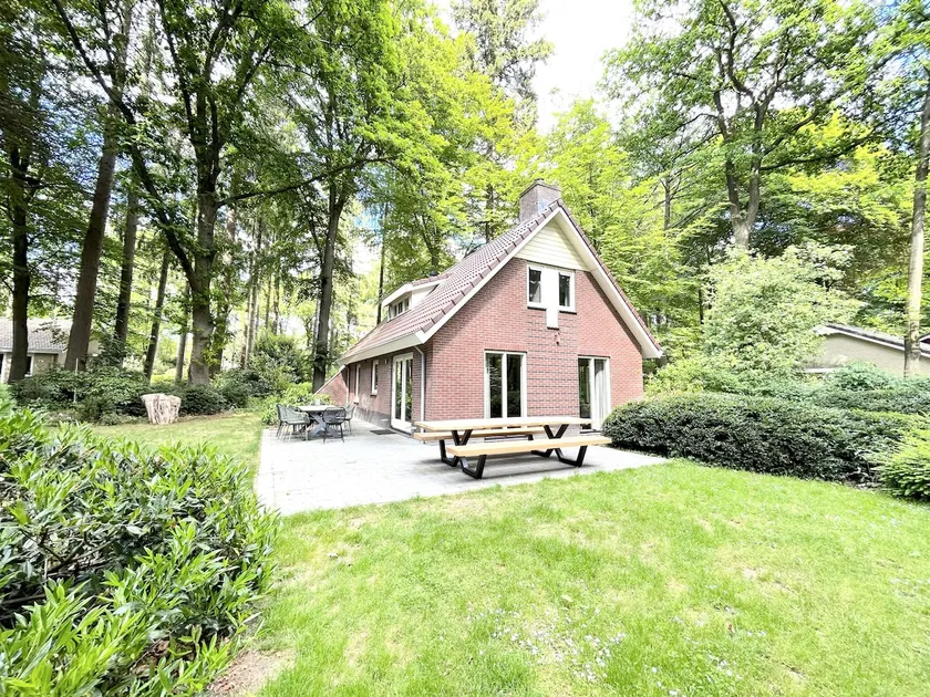 Sunny detached bungalow in the woods H18 - Image 1