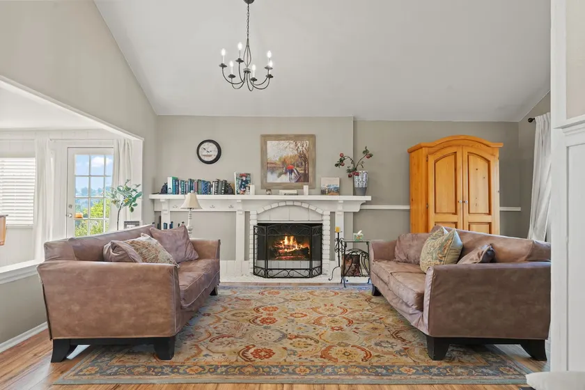 Modern Farmhouse - Image 1