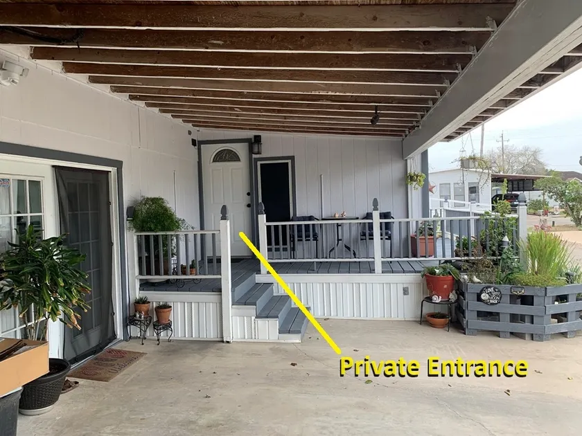 400+ Sq. Foot Apartment Private Entrance - Image 1