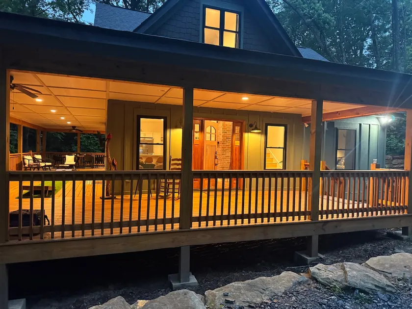 Cozy Creekside Retreat. Waterfall. Hiking. Hot Tub - Image 1
