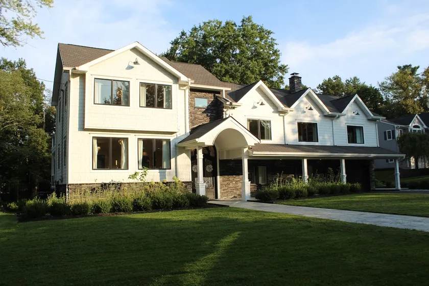 Luxury Home w/ Secret Room & Royal Master Suite - Image 1