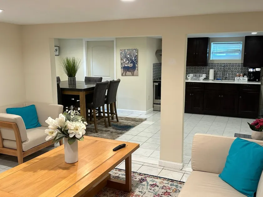 Cozy, Comfortable Suite w/ Washer/Dryer - Image 1