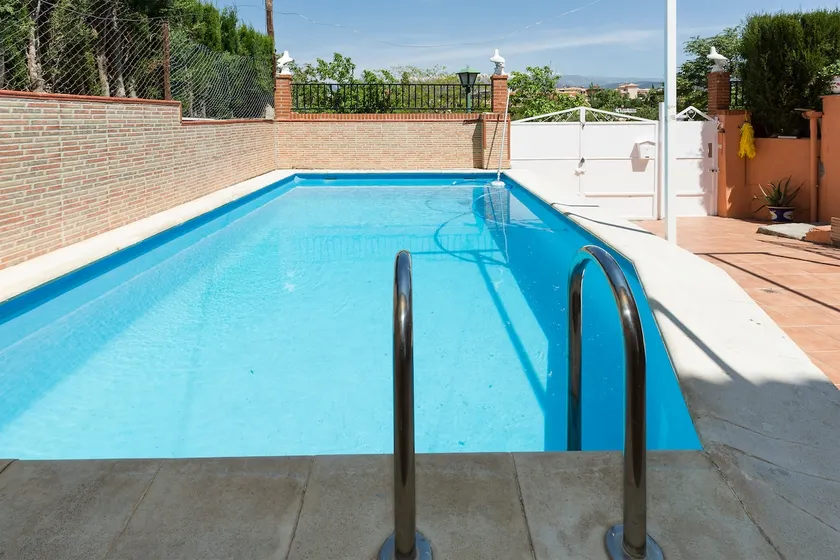 Iraizas Apartment. 3 Bedrooms, 2 Bathrooms. - Image 1