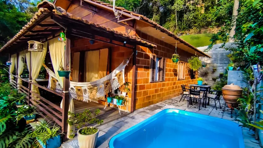 Casa das Flores in Araras with pool and bathtub - Image 1