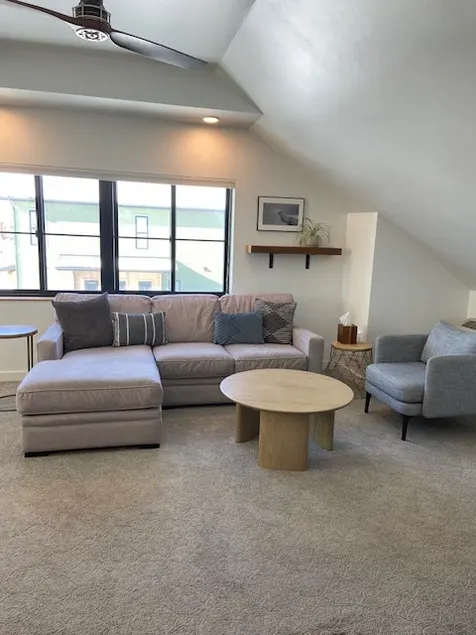 Modern guesthouse in Bozeman - Image 1