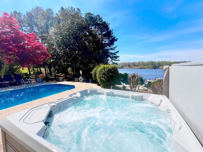 Modern Lakefront Oasis - Private Pool & Salt Water HotTub with Beautiful Sunsets - Image 1