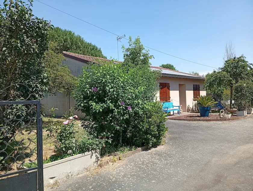 Country house with 3 bedrooms and garden - Image 1