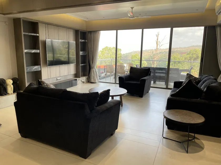 Jumbo Heavens 6BHK With Heated Jacuzzi And Pool - Image 1
