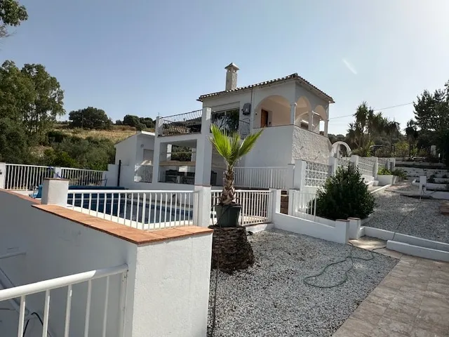 Villa Lucia 4 bedroom with pool and jacuzzi - Image 1