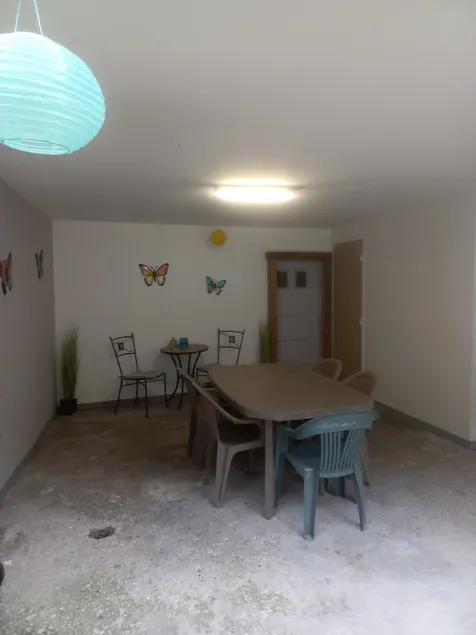 house for 6 to 8 people - Image 1
