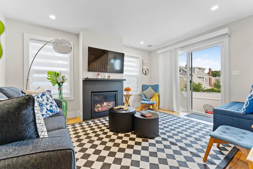 Luxury large house minutes to Cambridge and Boston - Image 1
