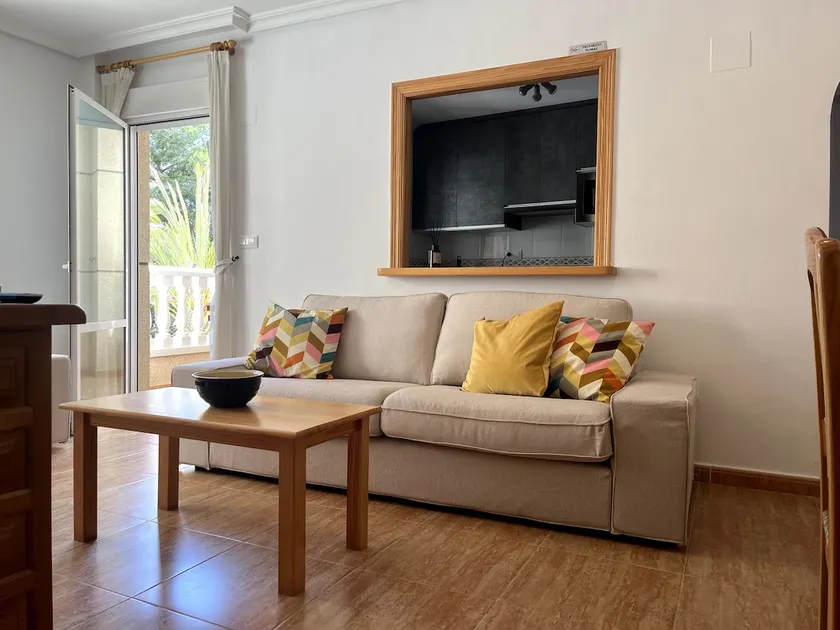 Large apartment, 3 bedrooms, 2 bathrooms - Image 1