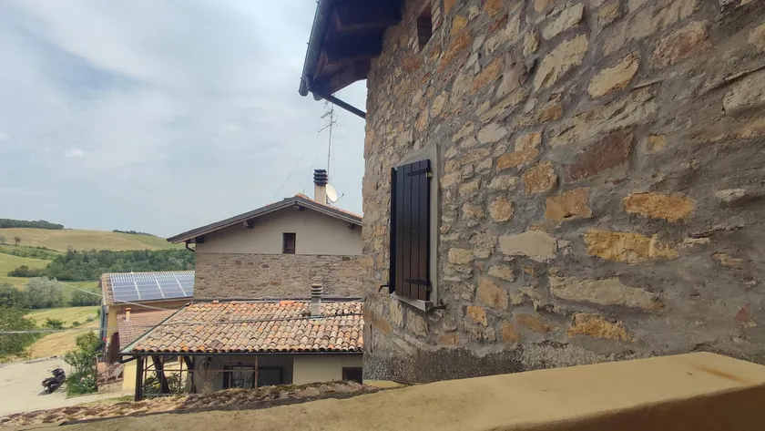 Grande casa totalmente attrezzata con griglia, terrazza e idromassaggio | Vista sulla montagna | Ideale per lavorare da remoto | Ammette cani - Image 1