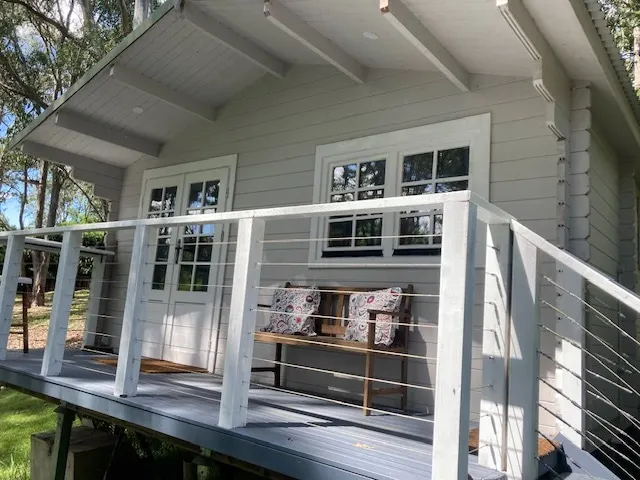 Cosy, intimate cabin with kitchenette and en-suite - Image 1