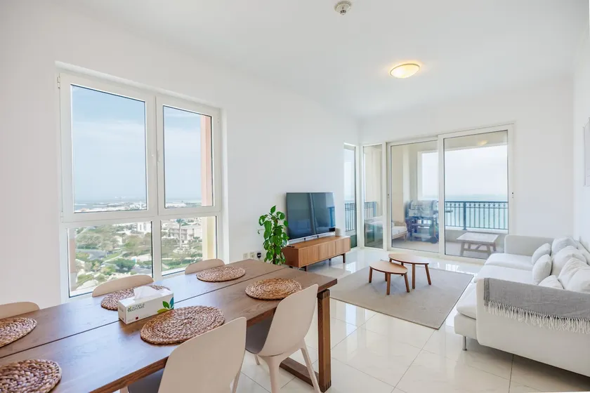Lovely Two-Bedroom Apartment with Pool Access - Image 1