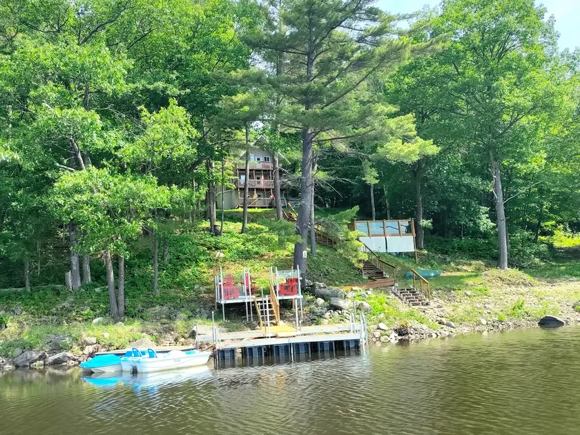 Ruth's waterfront cottage near Pembroke - Image 1