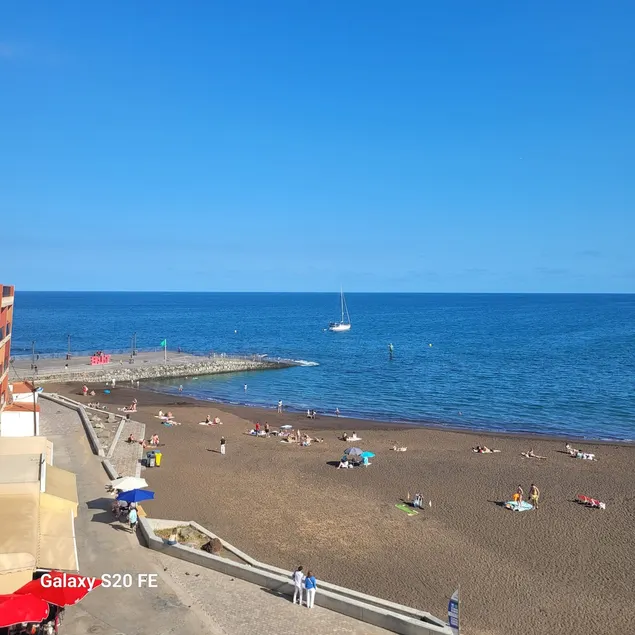 Directly on the Beach ·Seaview ·Workspace+Internet - Image 1