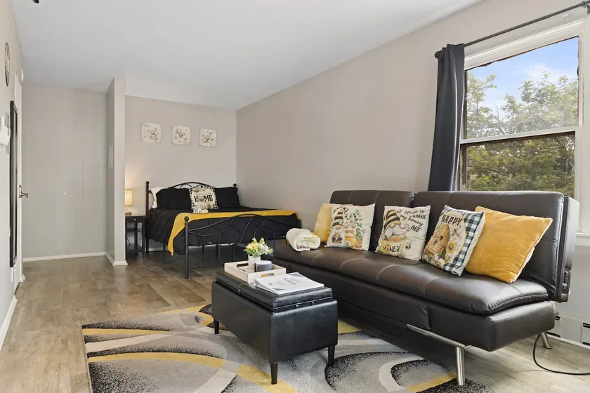 Sleeps 2/Aurora/Ext stay discounts/Wi-fi & Parkng - Image 1