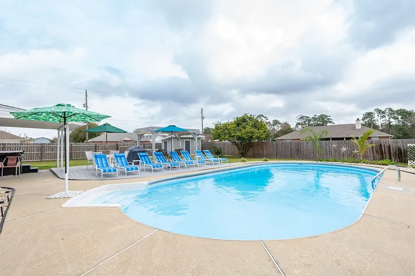 Spacious Private Pool Home Near Beaches & shopping - Image 1