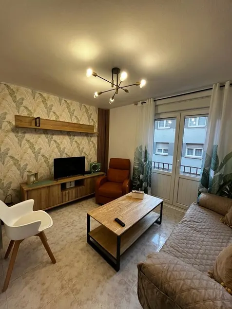 Completely renovated apartment. Breakfast included. - Image 1