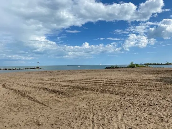 5-mins to Beach! Game room, Hot Tub, Lake Erie Gem - Image 1