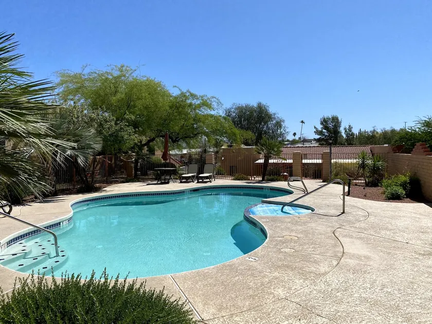 Cozy Desert Retreat - Image 1