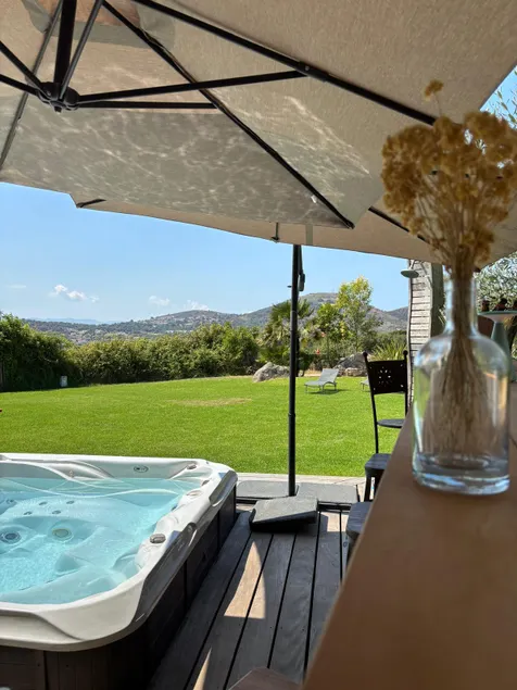 Smuk villa med pool og have - Image 1