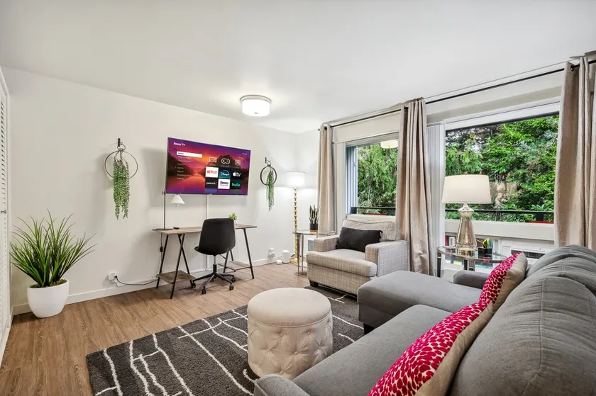 Bellevue 1BR | Mins to DT | Parking+W/D | 30-Night - Image 1