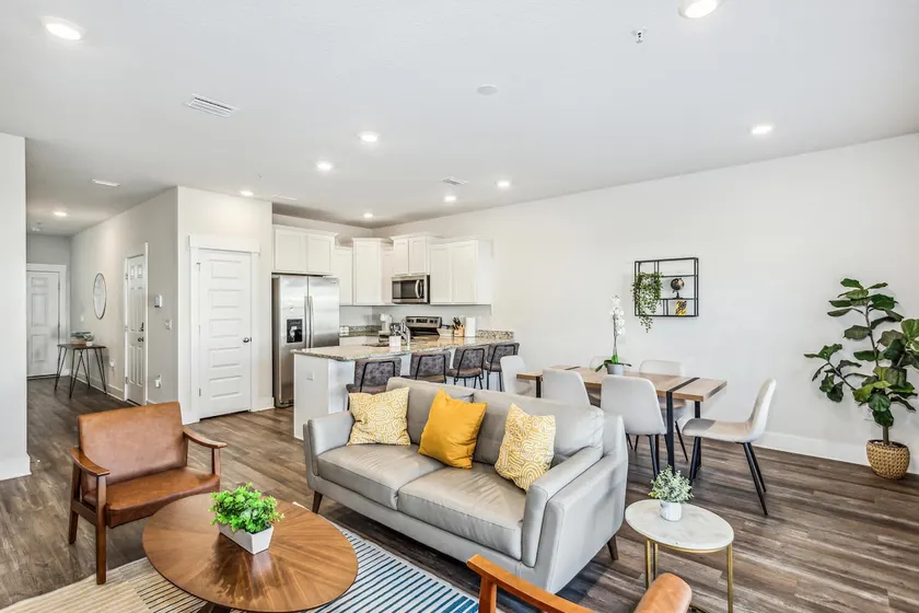 New Townhome! near Downtown and Pensacola Beach - Image 1