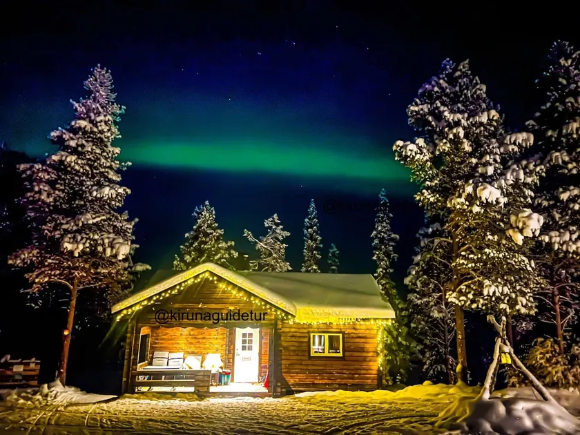 Log Cabin near the river - Image 1