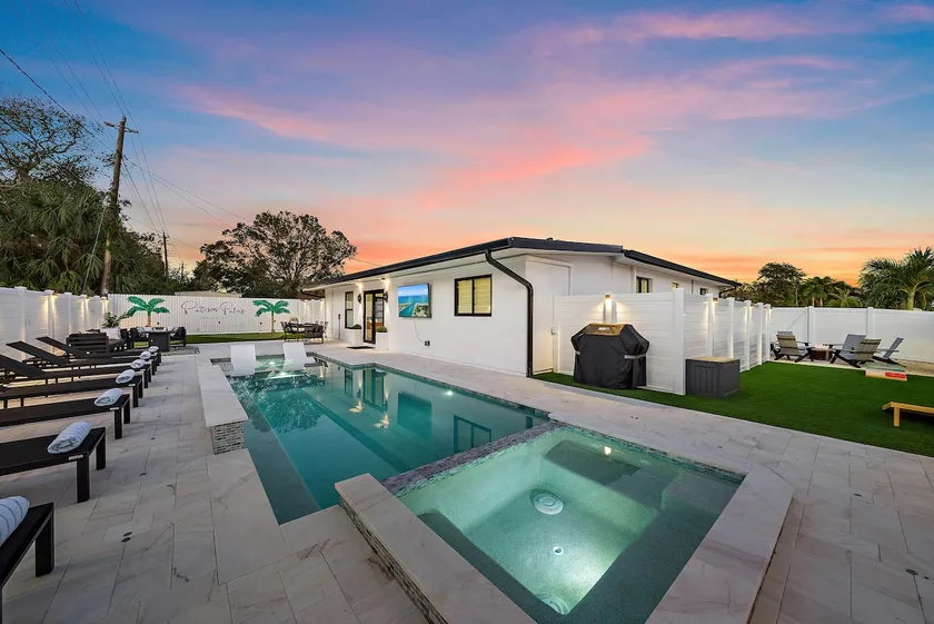 Luxury 3/3 with Heated Pool, Spa, & Putting Green! - Image 1