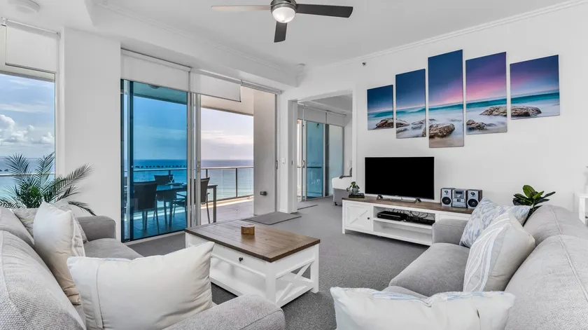 Reflections 1501 - 3Bed with ocean views Newly Refurbished - Image 1