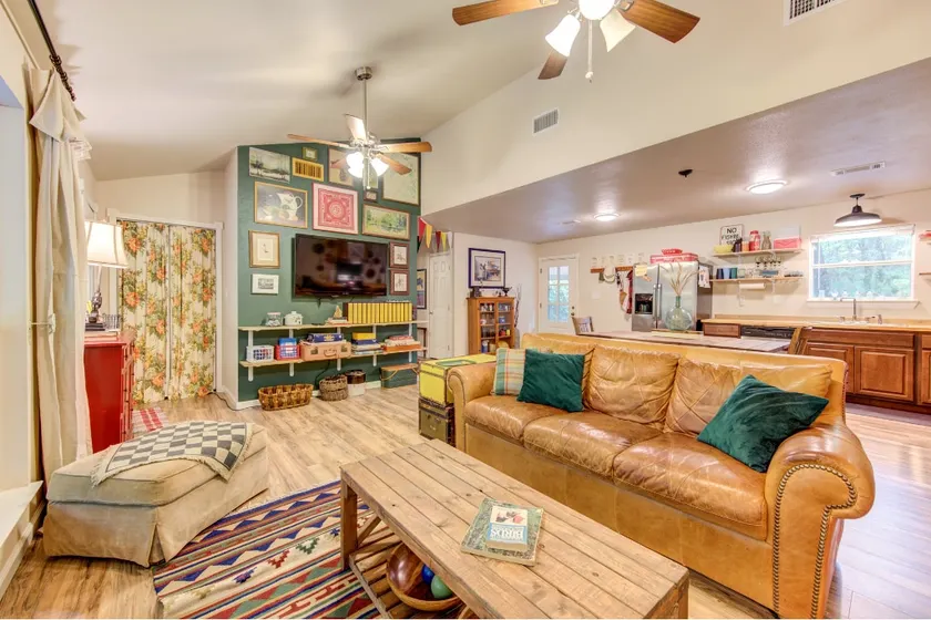 Creekside Cabin 38- Escape the City this Summer - Image 1