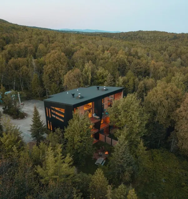 Architectural chalet overlooking the river - Image 1