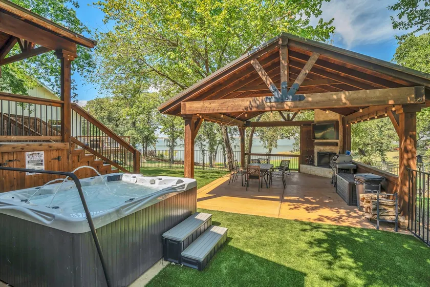Steps to Lake, Large Hot Tub, #FamilyTIME2Remember - Image 1