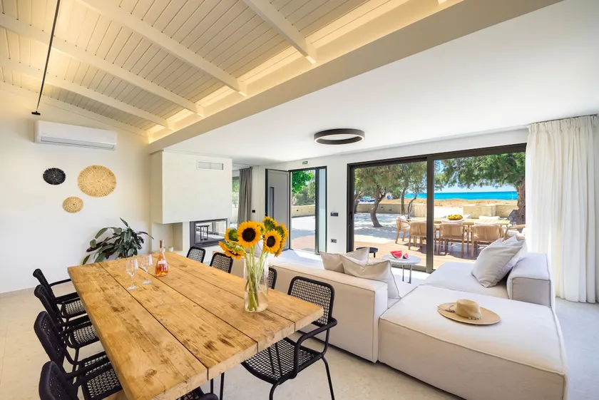 Sunset Beach House, Villa Only 50m from the Beach - Image 1