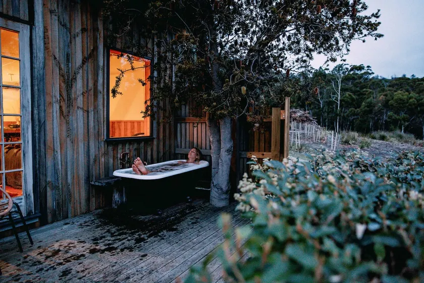 The Shack - coastal stay with outdoor tub - Image 1