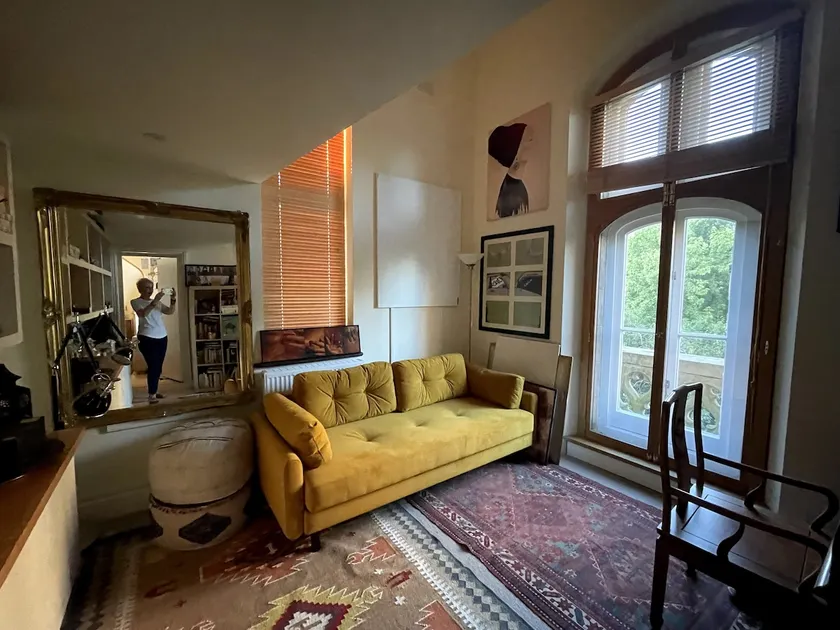 Stylish two-bedroom condo with free parking. - Image 1