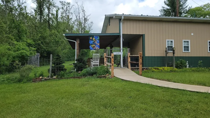 Trailside Camphouse-Pet Friendly-Tranquil Setting - Image 1