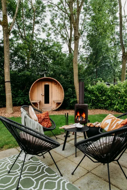 Retro Chic Retreat | Sauna, Hottub & Lakeside Calm - Image 1